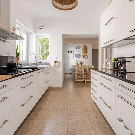 Villa Lx -10m To Downtown Up To14 Ppl,heatable Pool And Lift