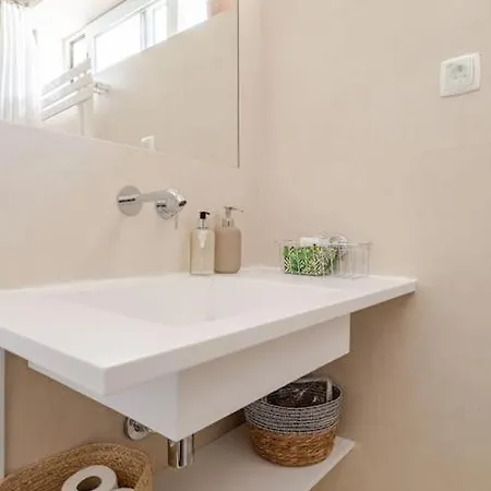 빌라 Family In ,heated Pool ,elevator,parking,6 Bedrooms,sleeps 14 리스본
