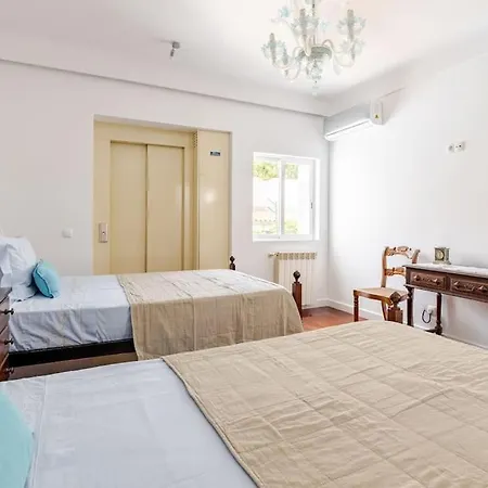 Family Villa In Lisbon ,Heated Pool ,Elevator,Parking,6 Bedrooms,Sleeps 14 *