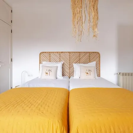 Family Villa In Lisbon ,Heated Pool ,Elevator,Parking,6 Bedrooms,Sleeps 14 *