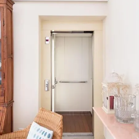 Family In ,heated Pool ,elevator,parking,6 Bedrooms,sleeps 14 * 리스본