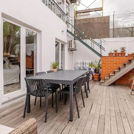 Family Villa In Lisbon ,Heated Pool ,Elevator,Parking,6 Bedrooms,Sleeps 14