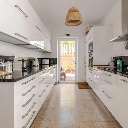 Lx -10m To Downtown Up To14 Ppl,heatable Pool And Lift * 리스본