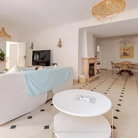 Villa Lx -10m To Downtown,14 Ppl,heatable Pool And Lift